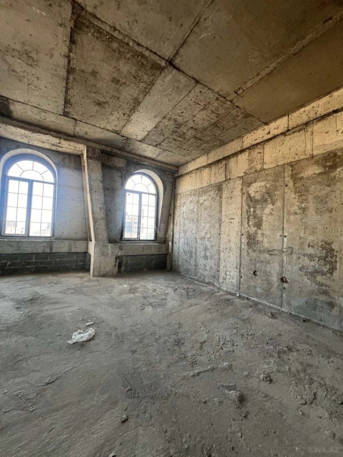 Satılır 6 otaqlı mənzil 452 m²