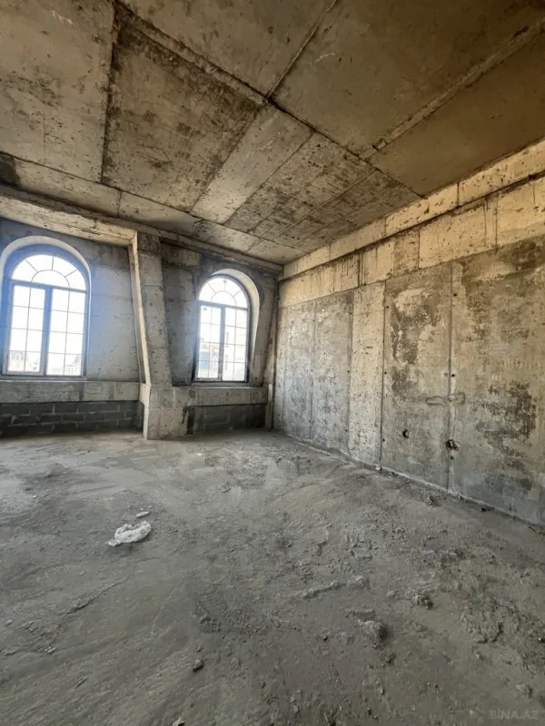 Satılır 6 otaqlı mənzil 452 m²