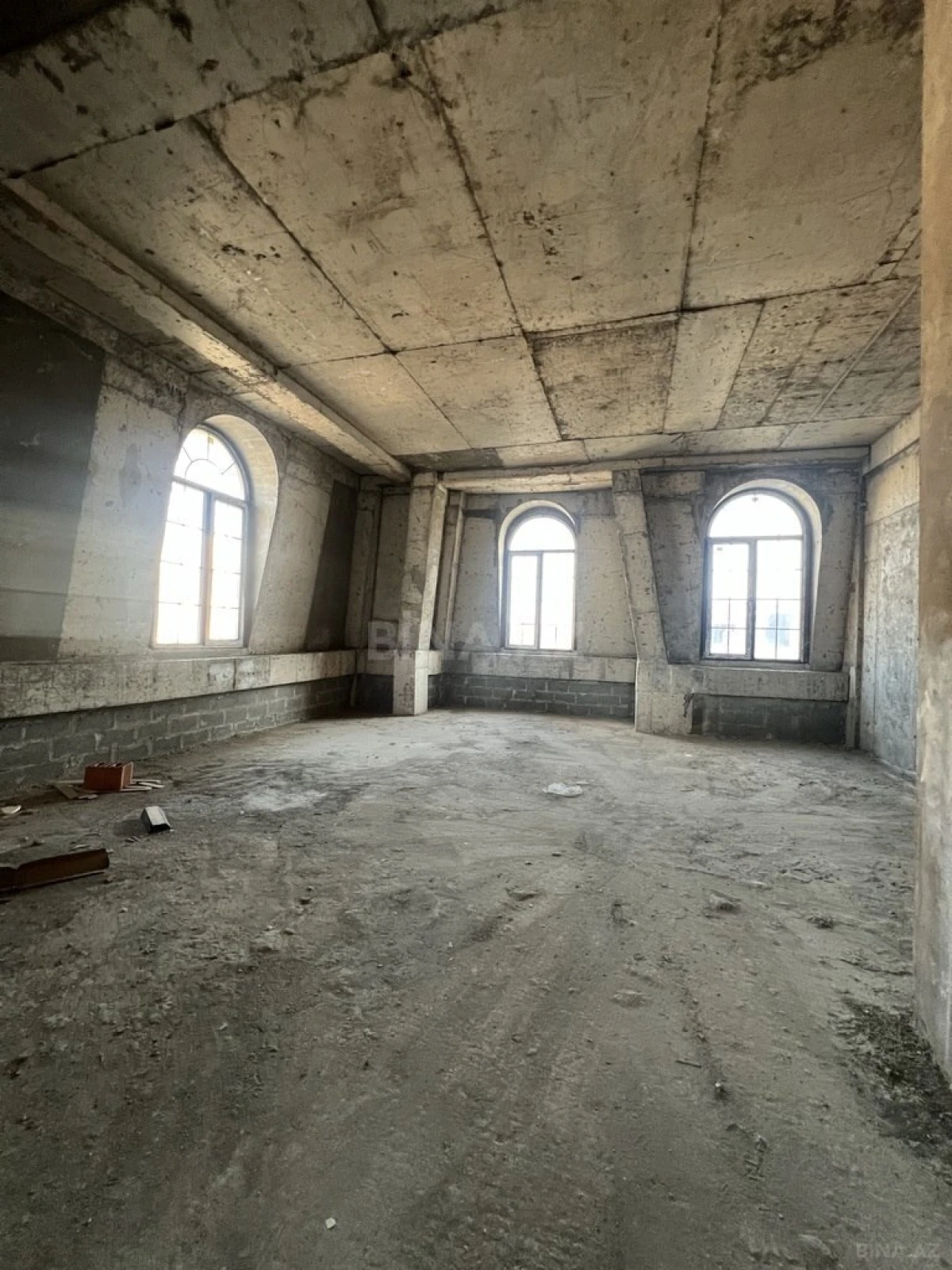 Satılır 6 otaqlı mənzil 452 m²