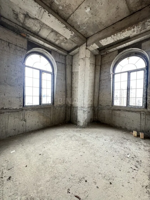 Satılır 6 otaqlı mənzil 452 m²