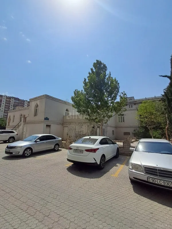 Satılır obyekt 779 m²