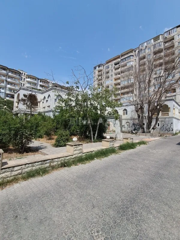 Satılır obyekt 779 m²