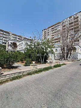 Satılır obyekt 779 m²