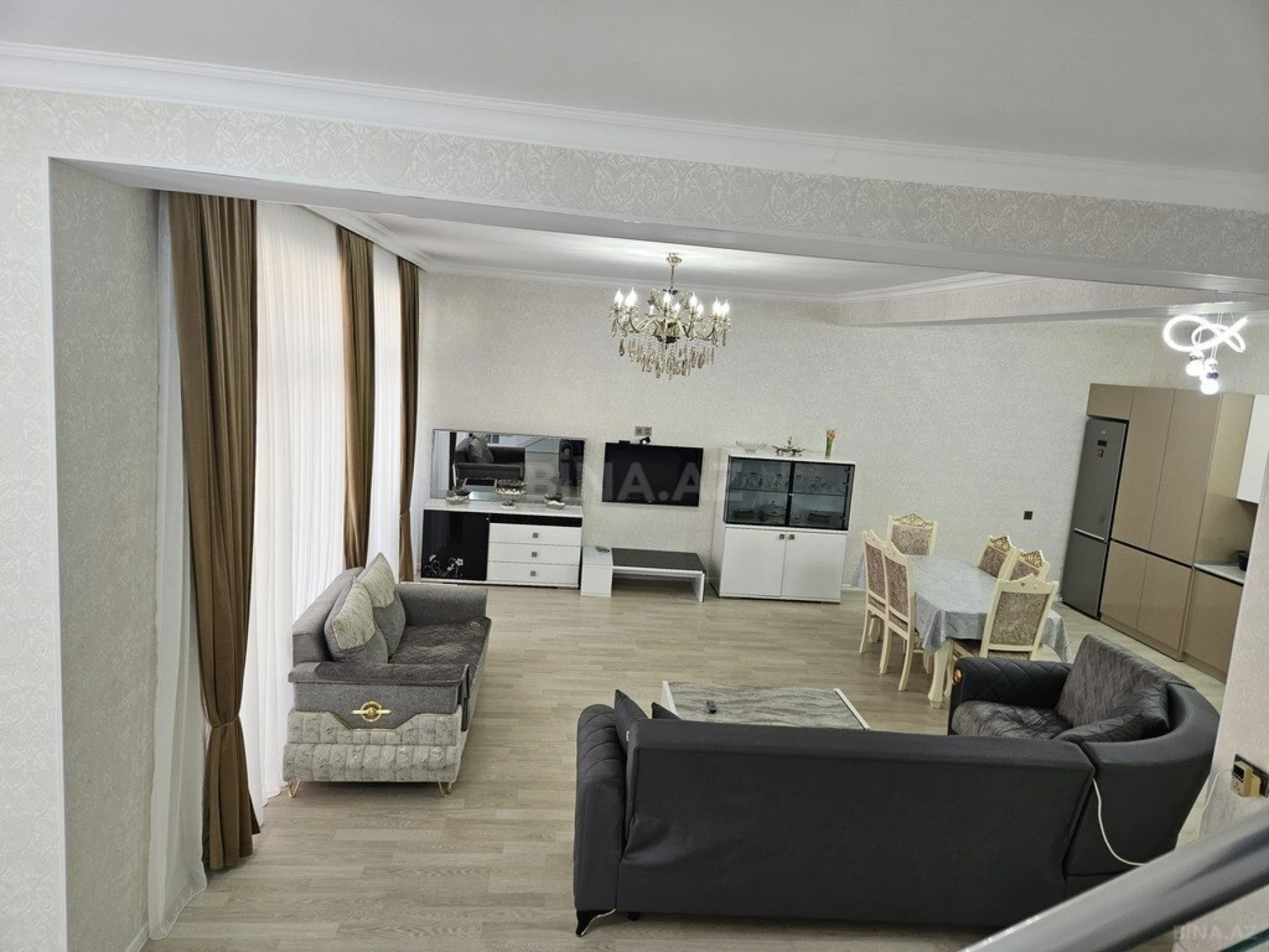 Satılır 4 otaqlı həyət evi 200 m²