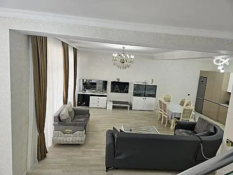 Satılır 4 otaqlı həyət evi 200 m²