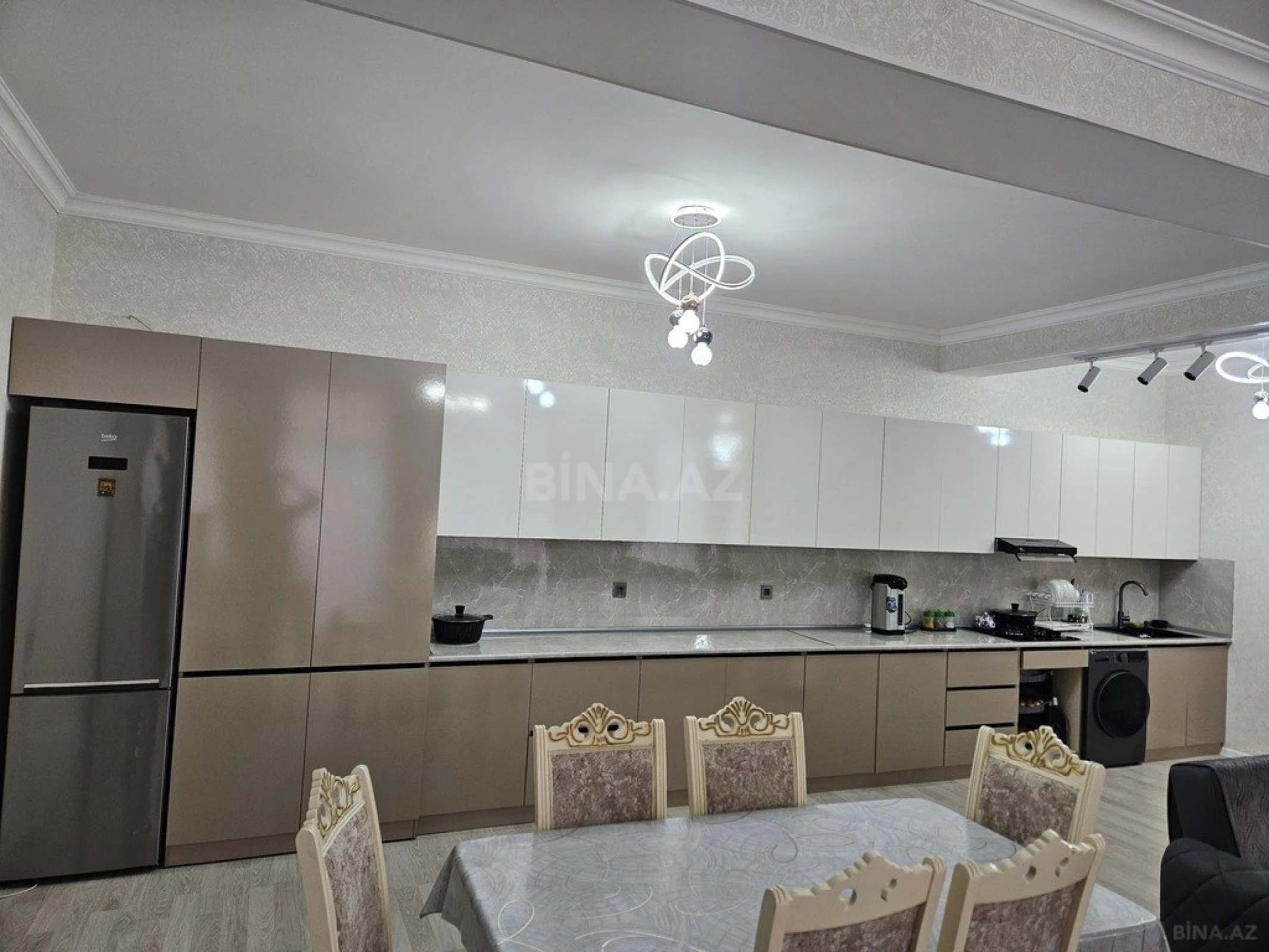 Satılır 4 otaqlı həyət evi 200 m²