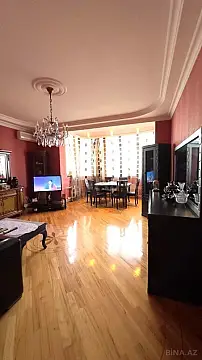 Satılır 4 otaqlı mənzil 150 m²