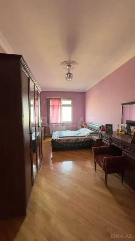 Satılır 4 otaqlı mənzil 150 m²