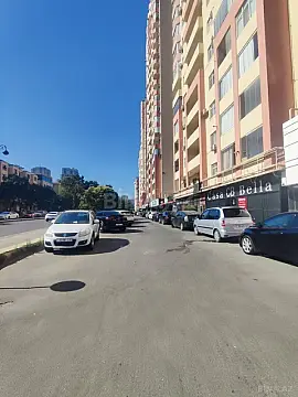 Satılır 4 otaqlı mənzil 150 m²