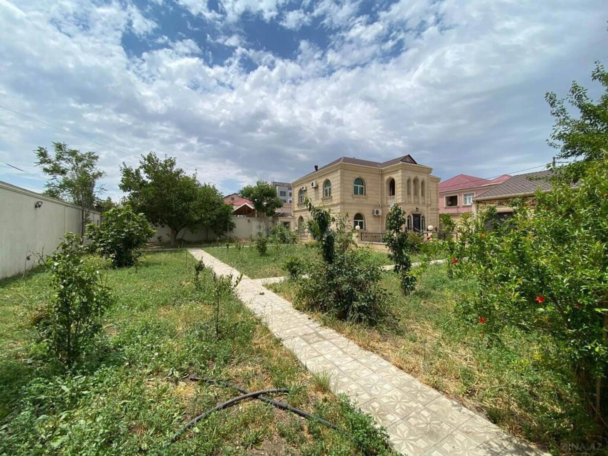 Satılır 7 otaqlı həyət evi 500 m²