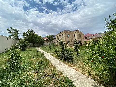 Satılır 7 otaqlı həyət evi 500 m²