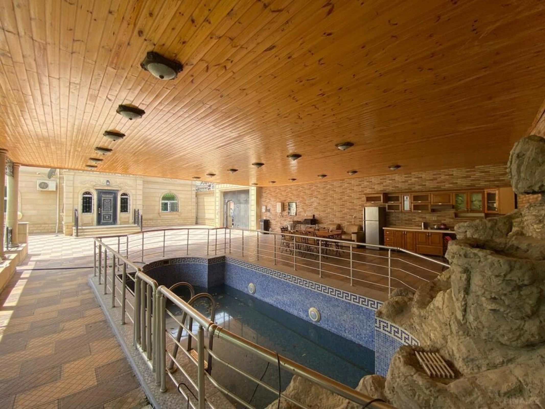 Satılır 7 otaqlı həyət evi 500 m²