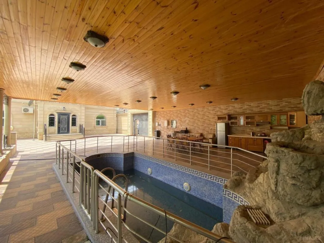 Satılır 7 otaqlı həyət evi 500 m²