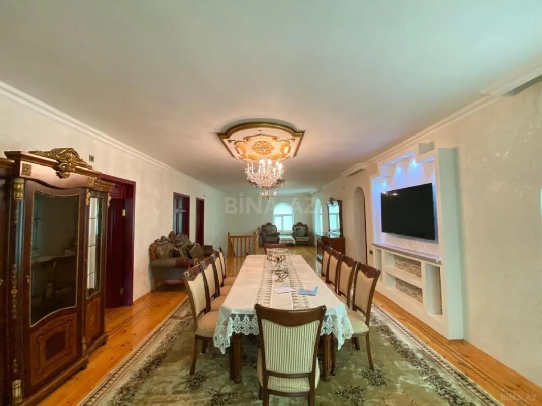 Satılır 7 otaqlı həyət evi 500 m²