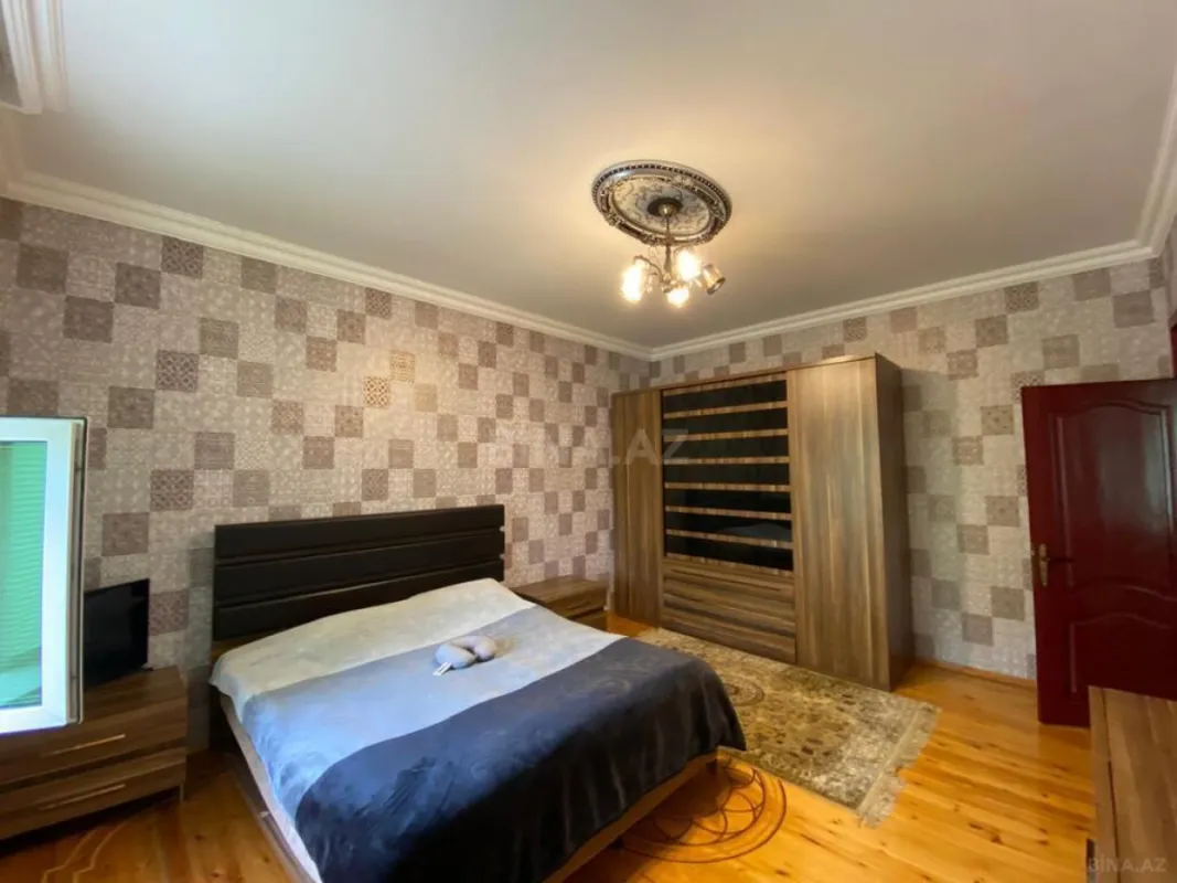 Satılır 7 otaqlı həyət evi 500 m²