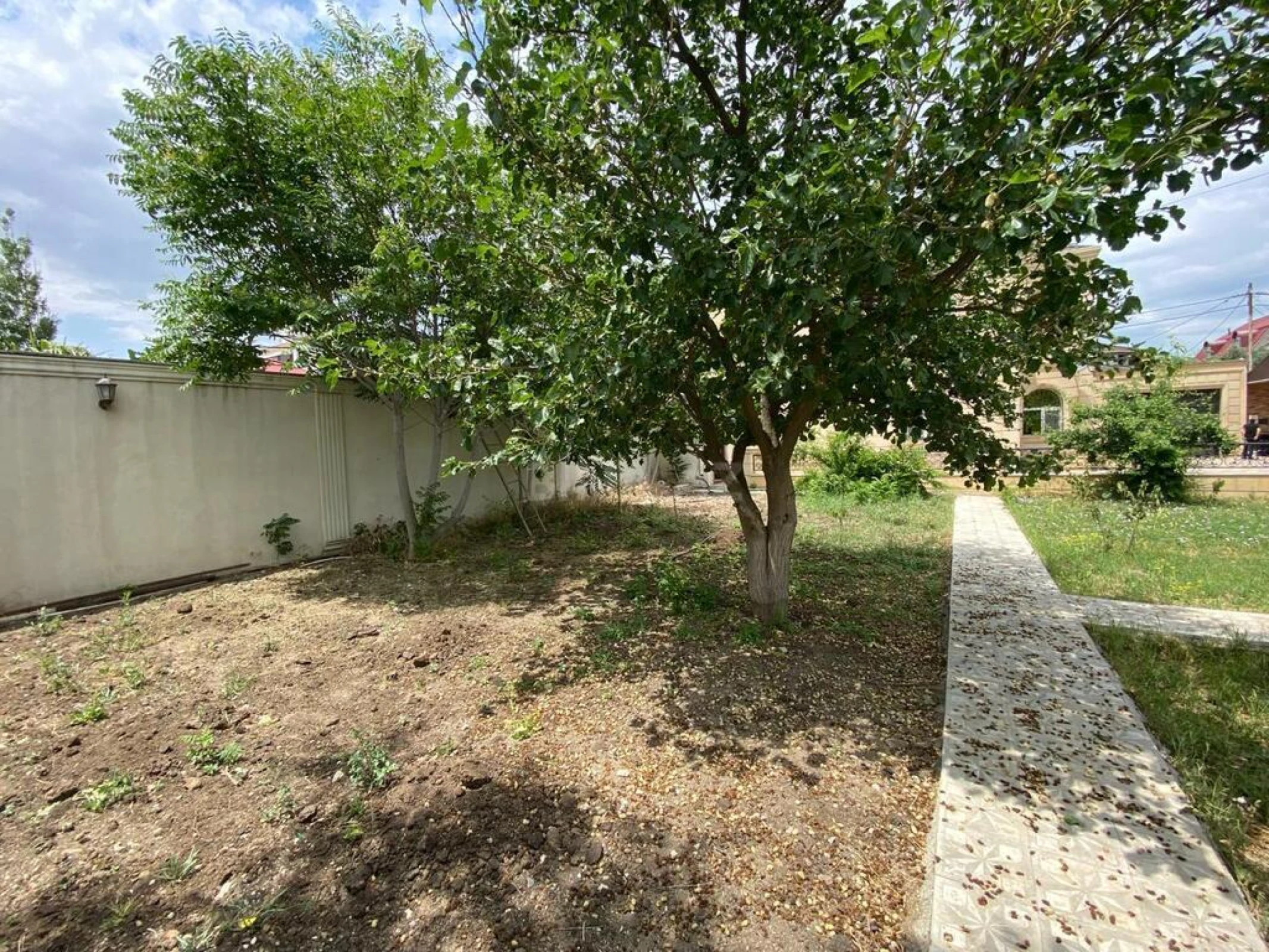 Satılır 7 otaqlı həyət evi 500 m²