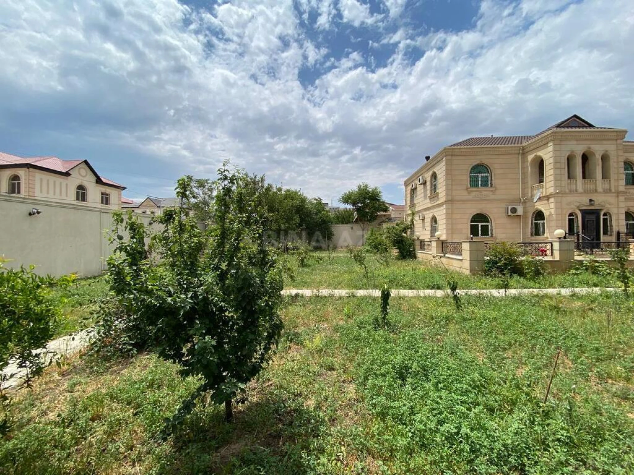 Satılır 7 otaqlı həyət evi 500 m²