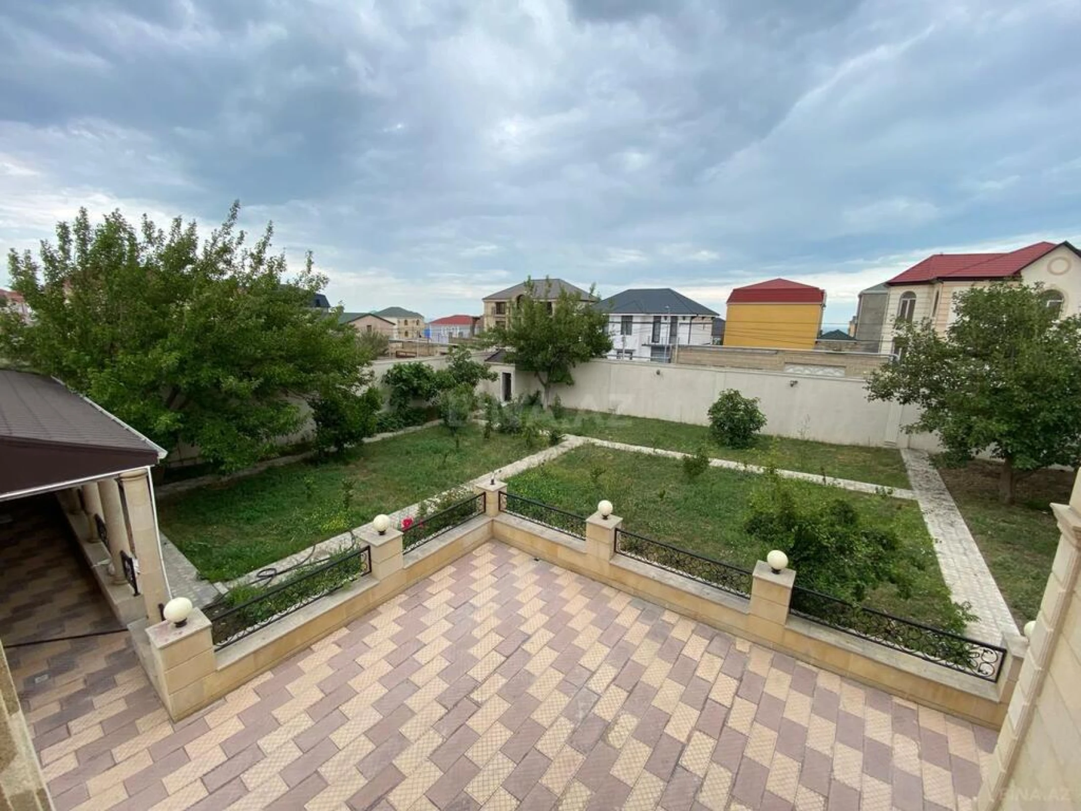 Satılır 7 otaqlı həyət evi 500 m²