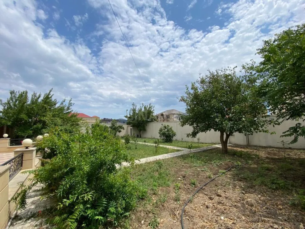 Satılır 7 otaqlı həyət evi 500 m²