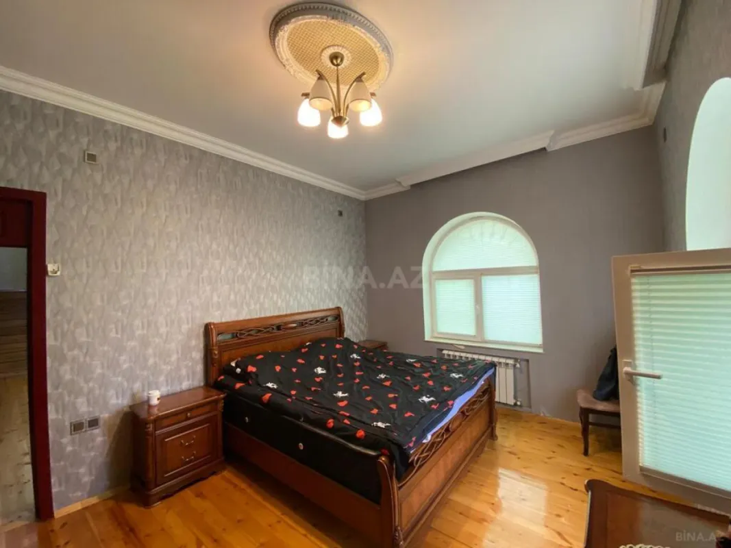 Satılır 7 otaqlı həyət evi 500 m²