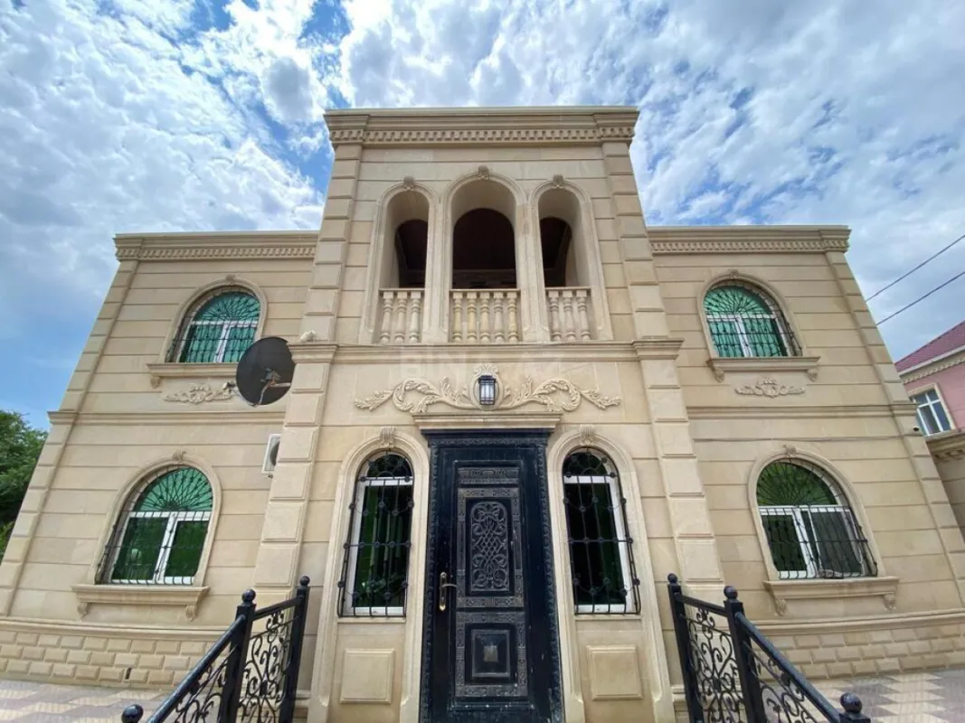 Satılır 7 otaqlı həyət evi 500 m²