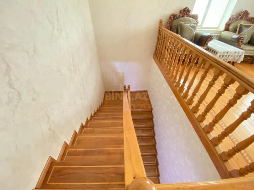 Satılır 7 otaqlı həyət evi 500 m²