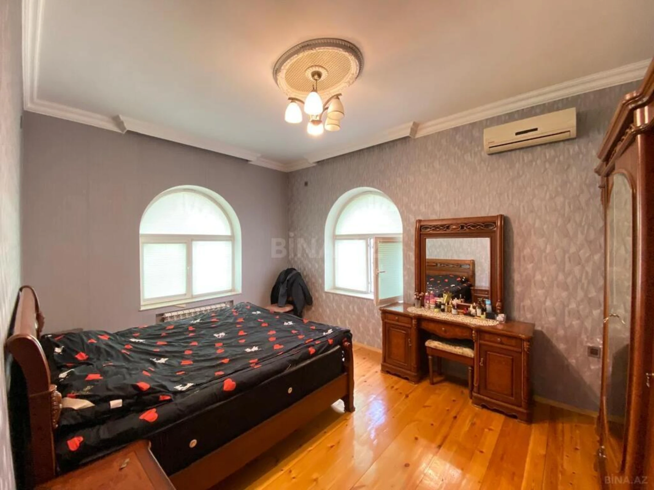 Satılır 7 otaqlı həyət evi 500 m²