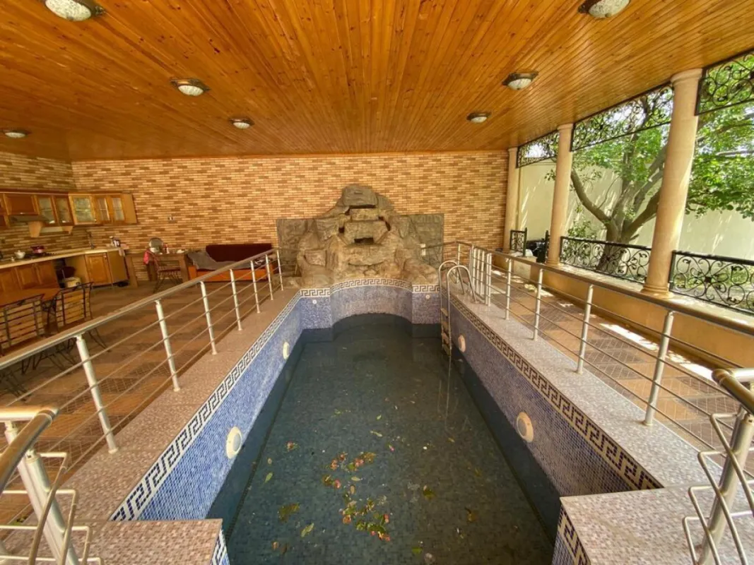 Satılır 7 otaqlı həyət evi 500 m²