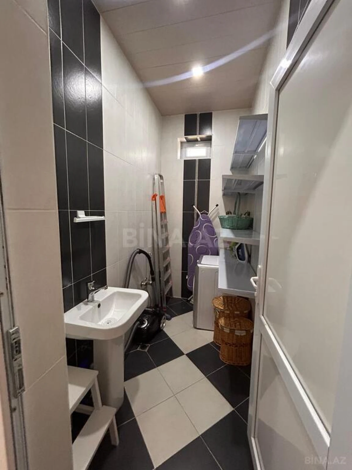 Satılır 5 otaqlı həyət evi 187 m²