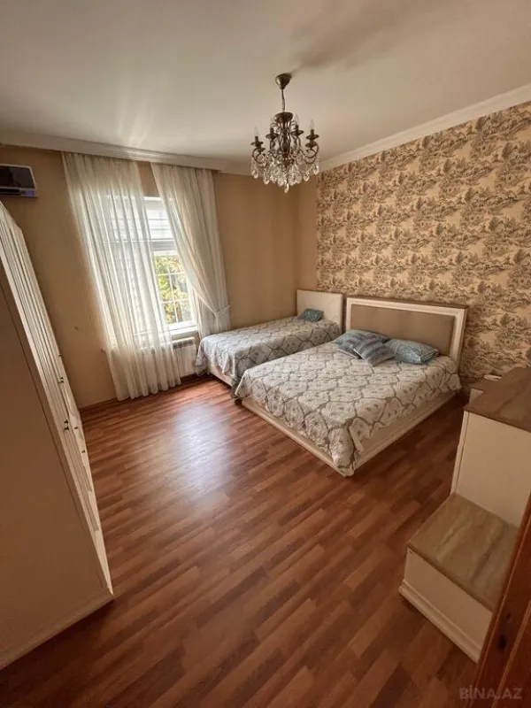 Satılır 5 otaqlı həyət evi 187 m²