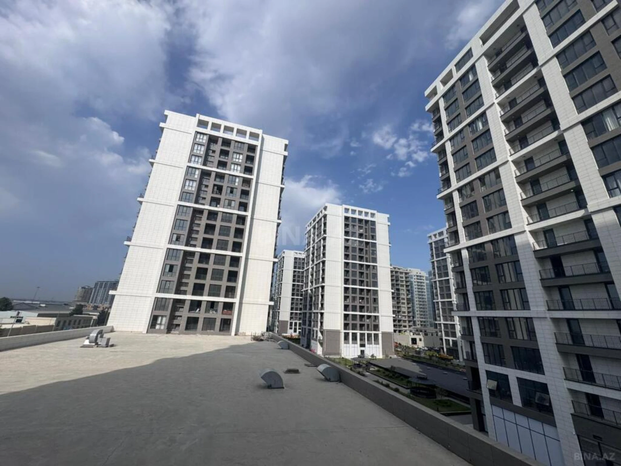 Satılır 2 otaqlı mənzil 117 m²