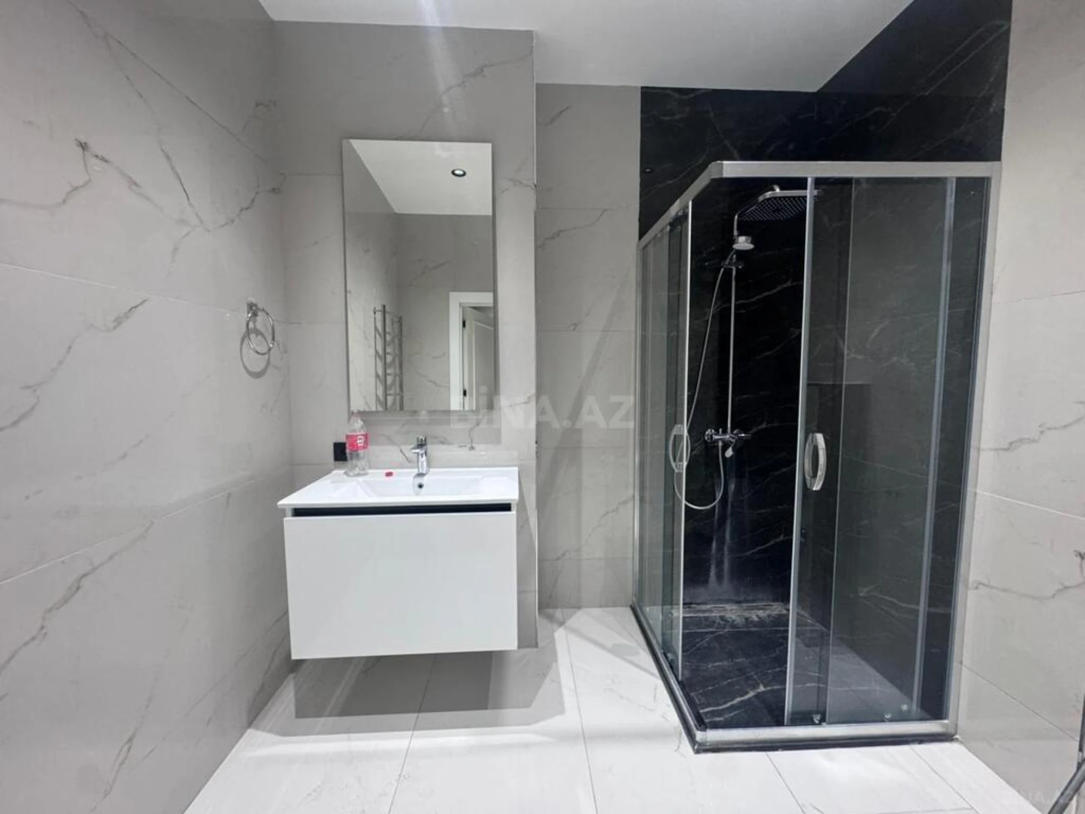 Satılır 2 otaqlı mənzil 117 m²