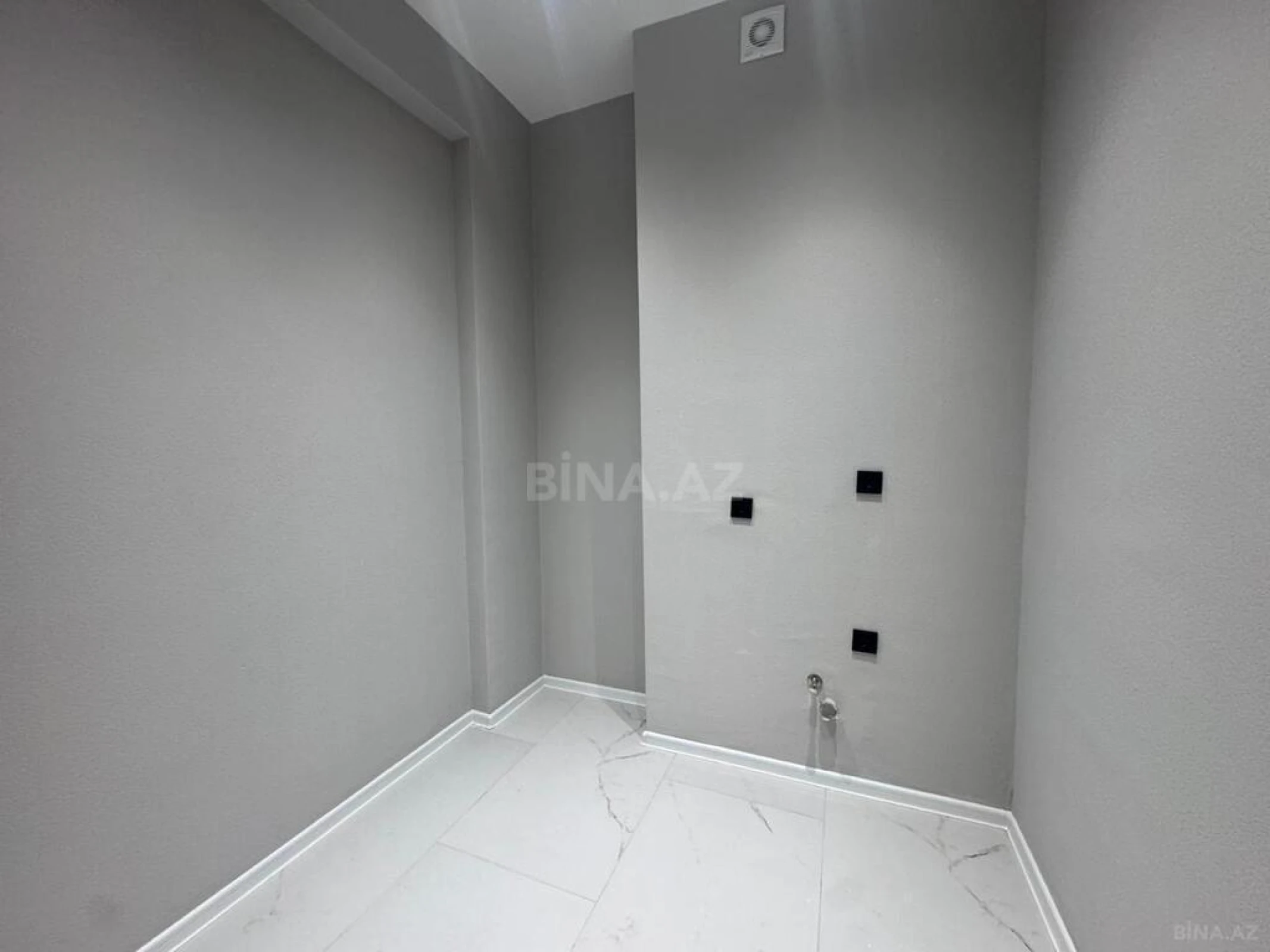 Satılır 2 otaqlı mənzil 117 m²