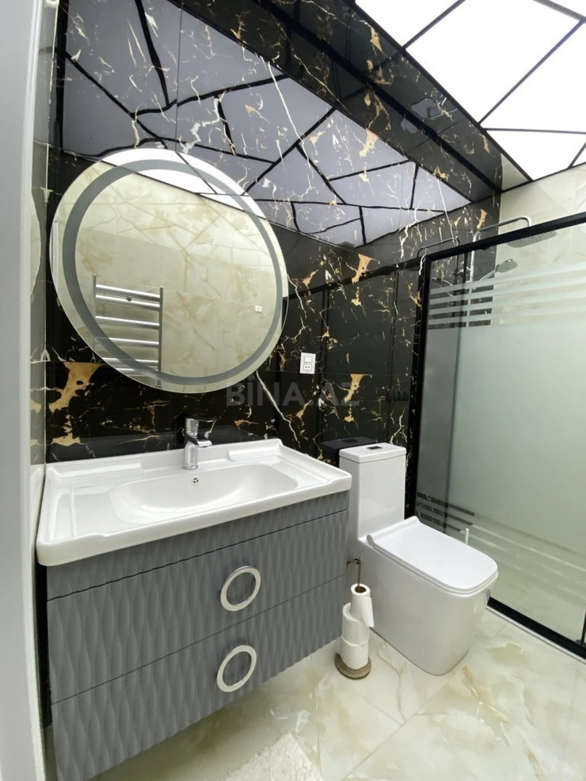 Kirayə verilir 2 otaqlı mənzil 65 m²