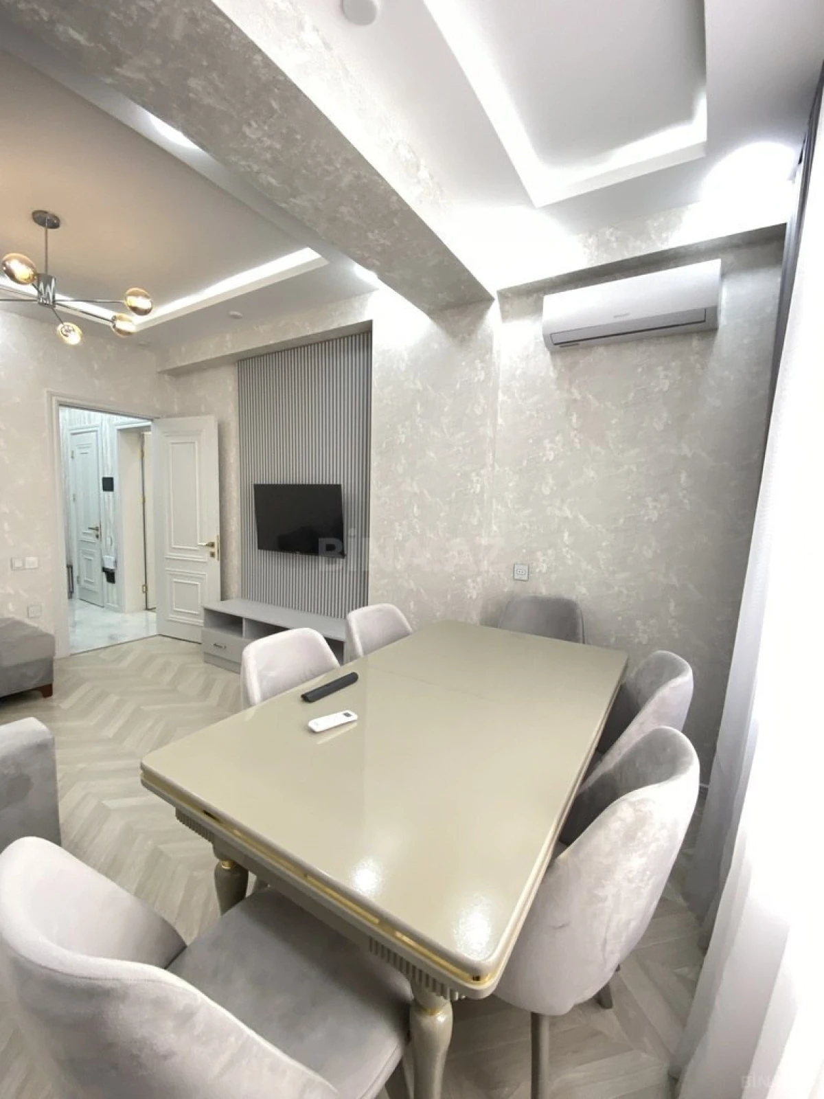 Kirayə verilir 2 otaqlı mənzil 65 m²