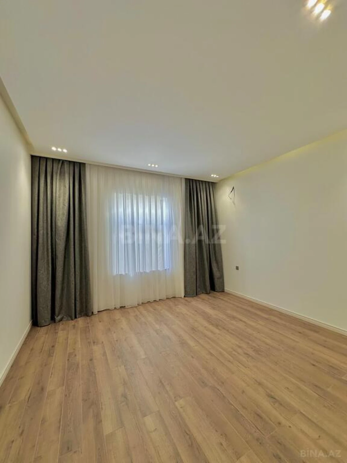 Satılır 4 otaqlı həyət evi 180 m²