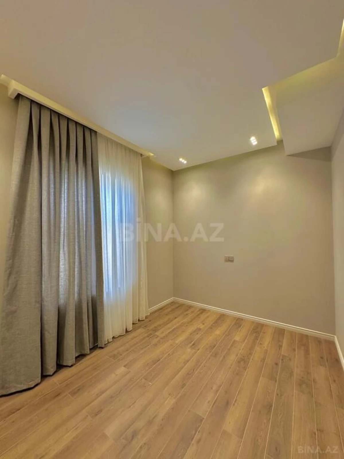 Satılır 4 otaqlı həyət evi 180 m²