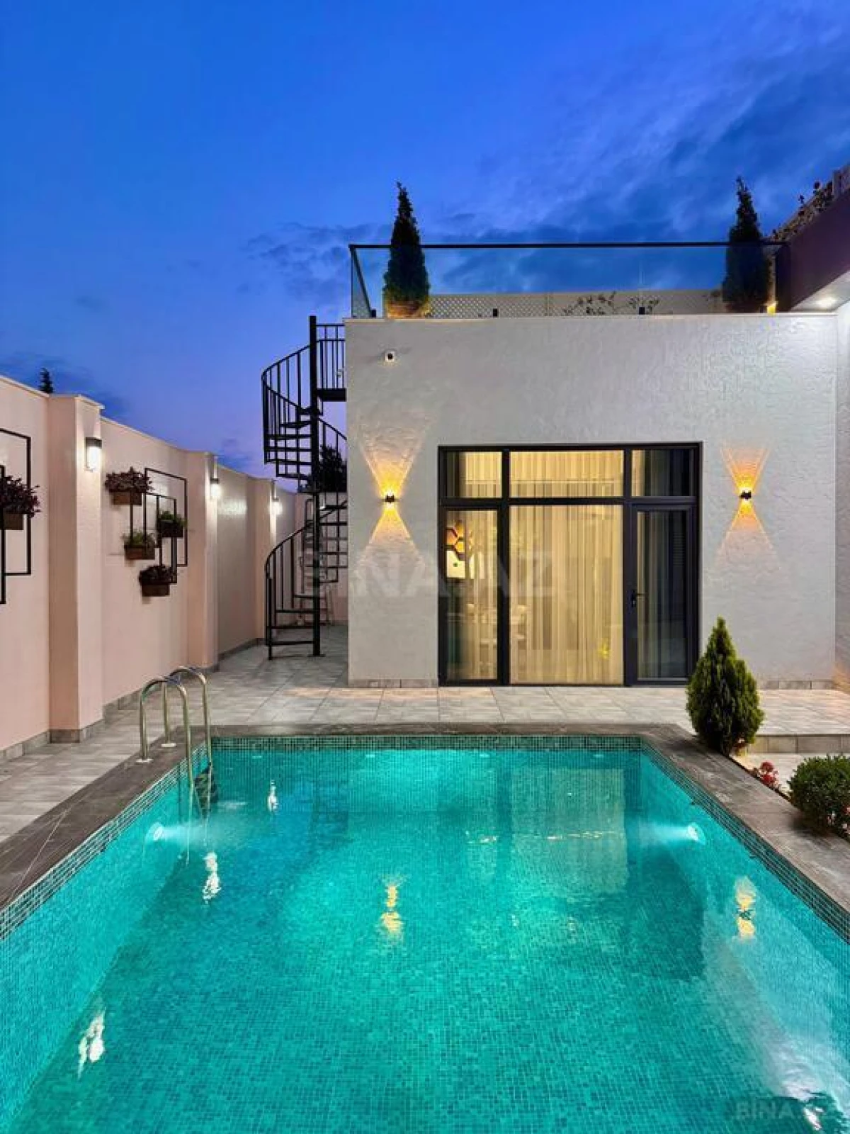 Satılır 4 otaqlı həyət evi 175 m²