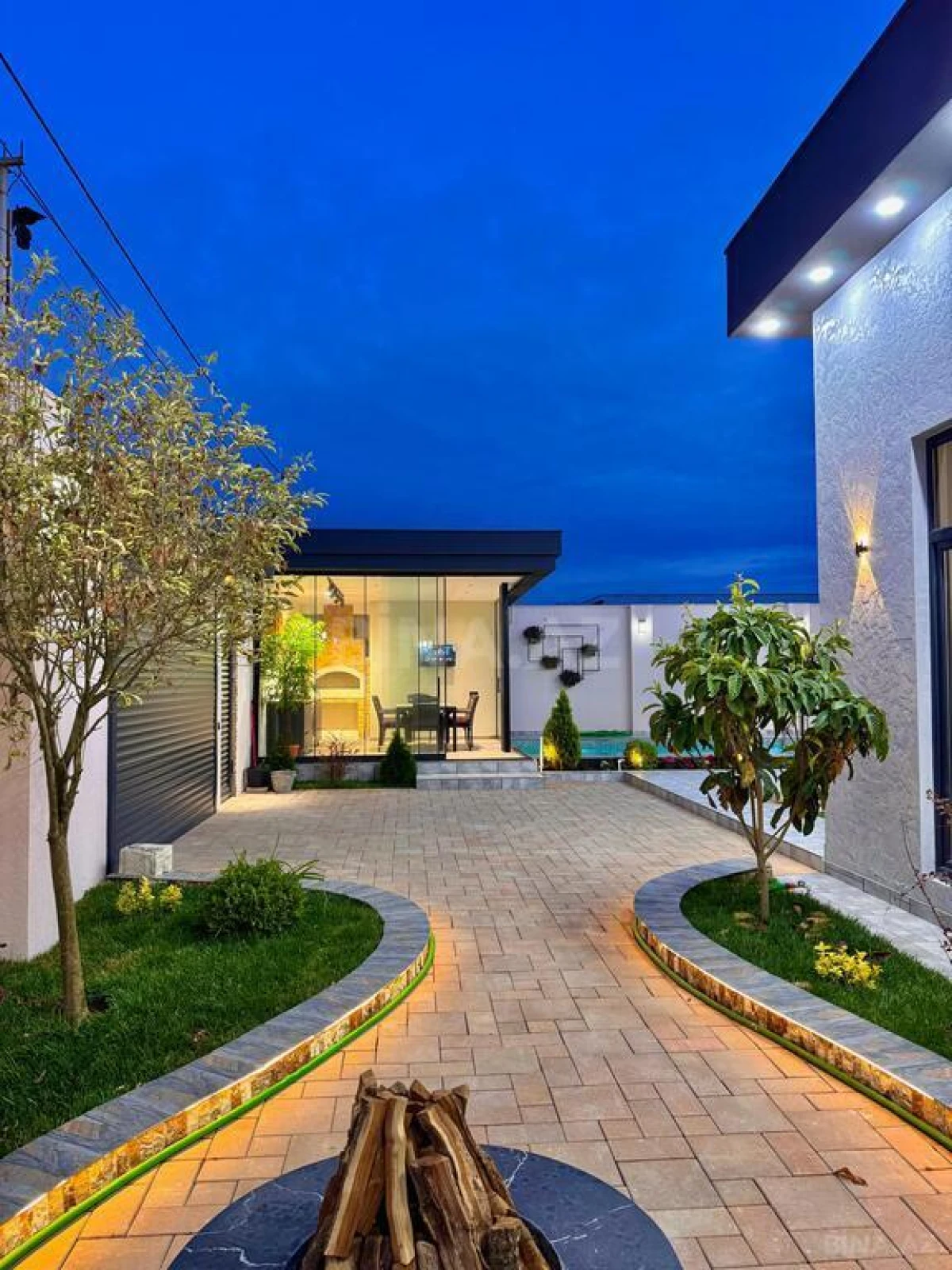 Satılır 4 otaqlı həyət evi 175 m²