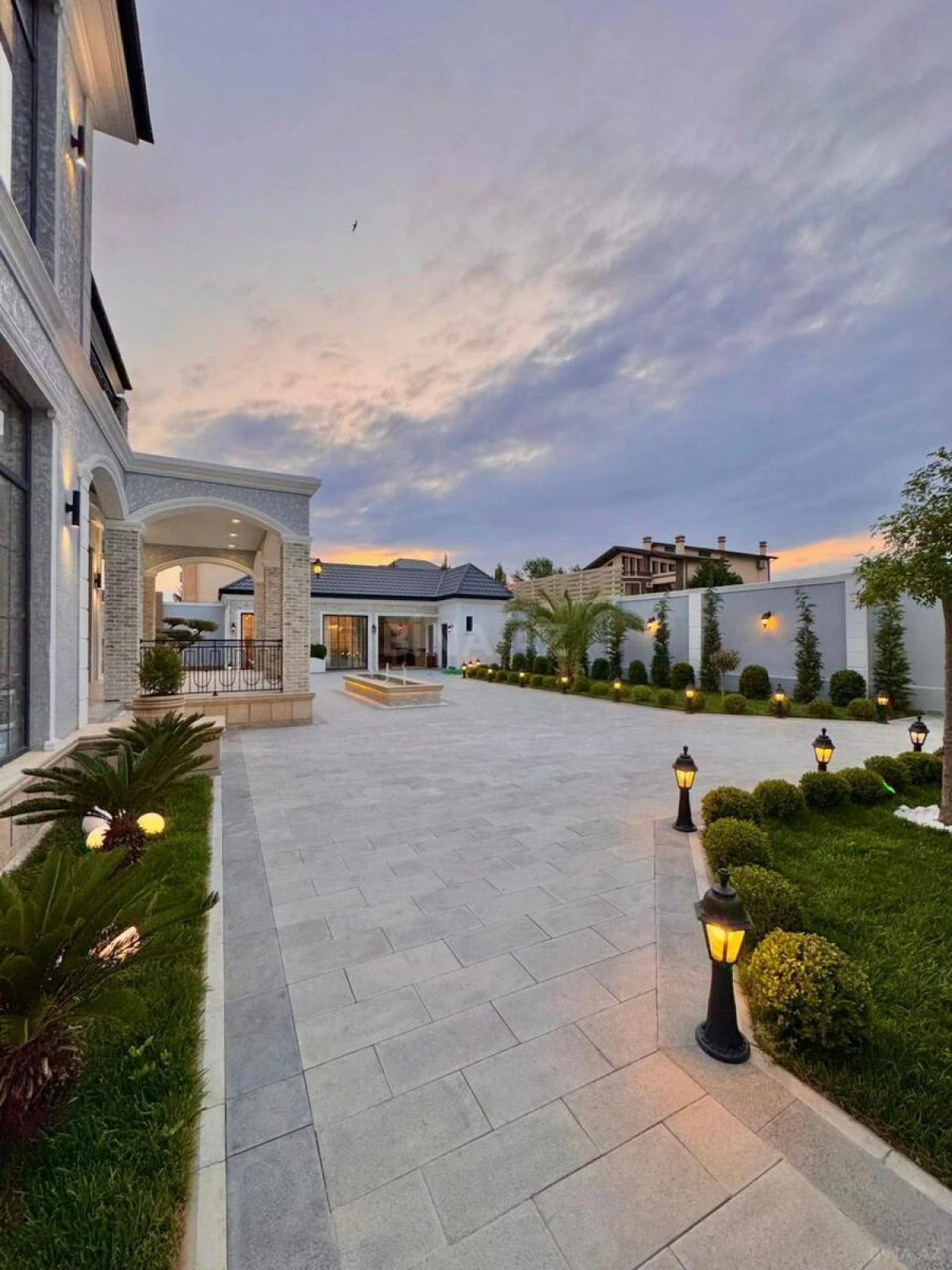 Satılır 6 otaqlı həyət evi 430 m²