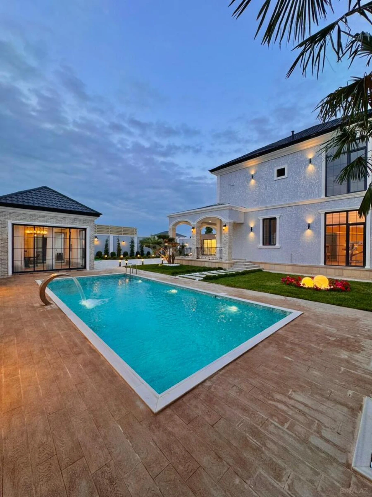 Satılır 6 otaqlı həyət evi 430 m²