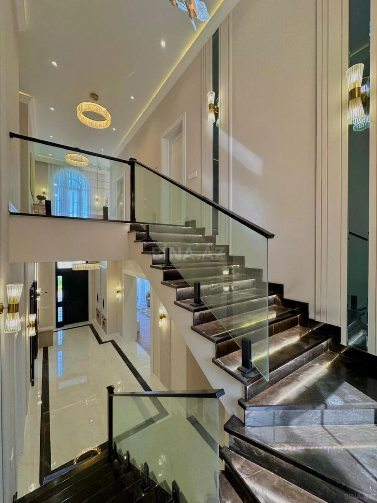 Satılır 6 otaqlı həyət evi 430 m²