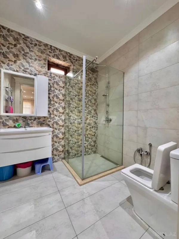 Satılır 7 otaqlı həyət evi 450 m²