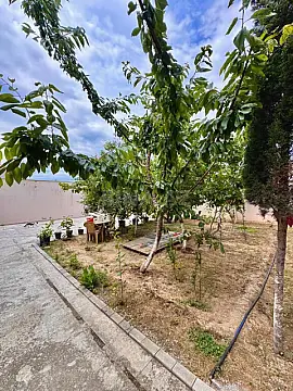 Satılır 7 otaqlı həyət evi 450 m²