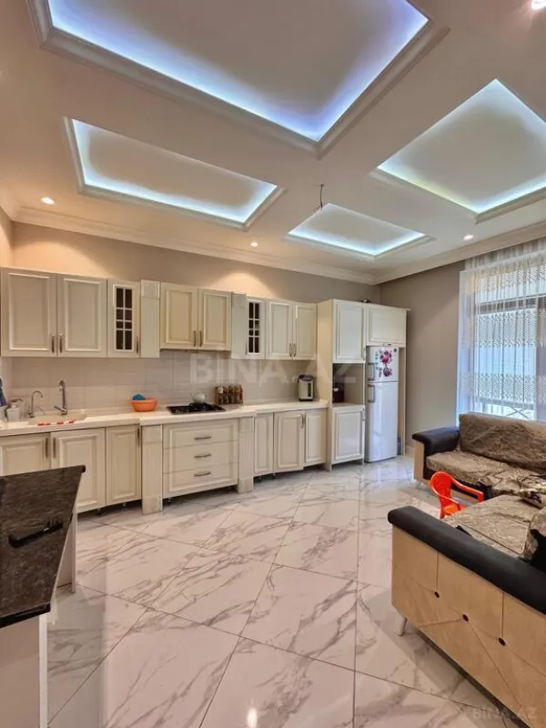 Satılır 7 otaqlı həyət evi 450 m²