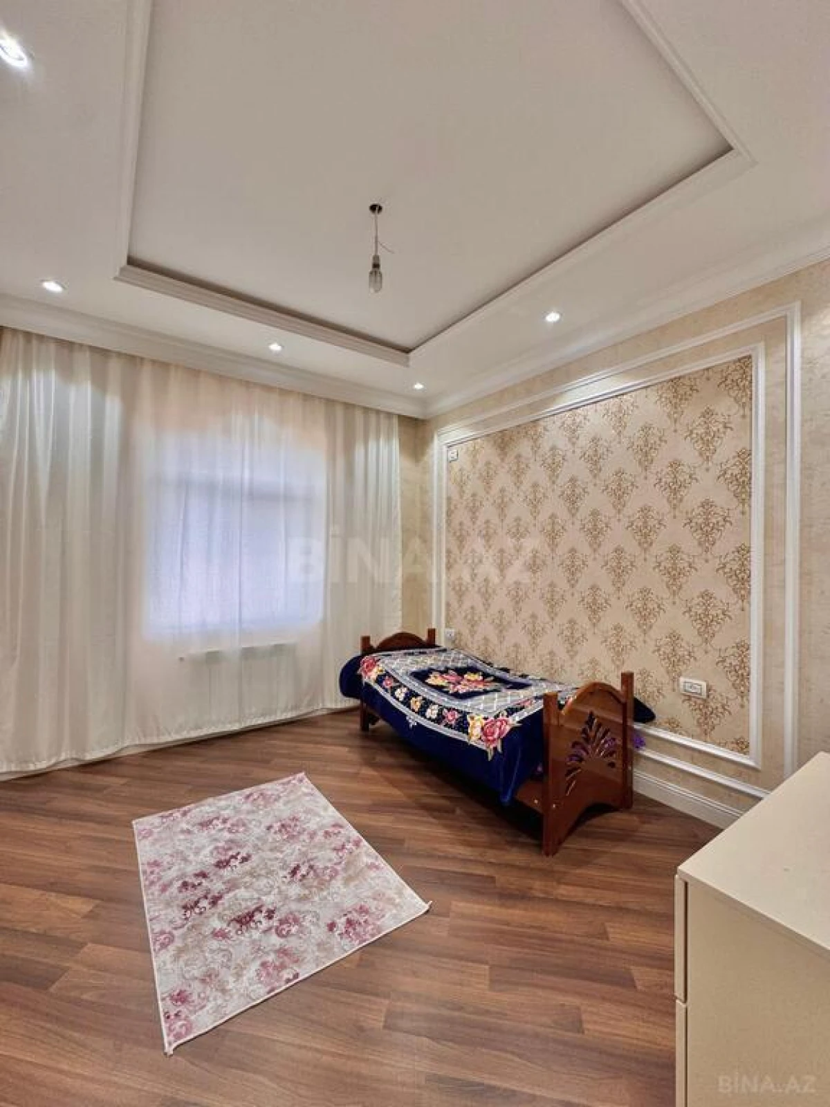Satılır 7 otaqlı həyət evi 450 m²