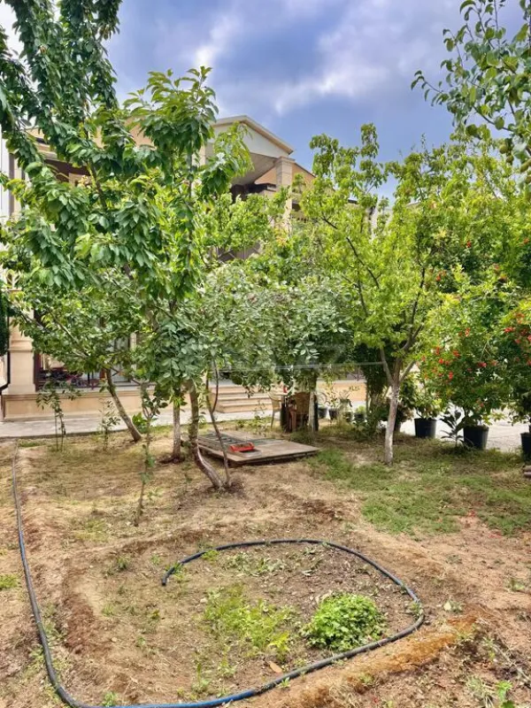 Satılır 7 otaqlı həyət evi 450 m²