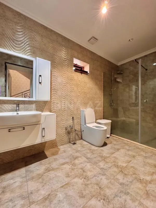 Satılır 7 otaqlı həyət evi 450 m²