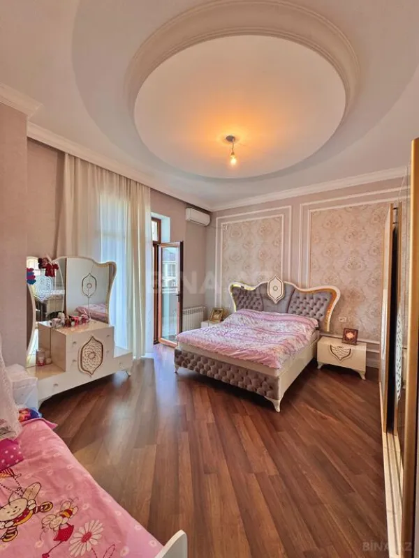 Satılır 7 otaqlı həyət evi 450 m²