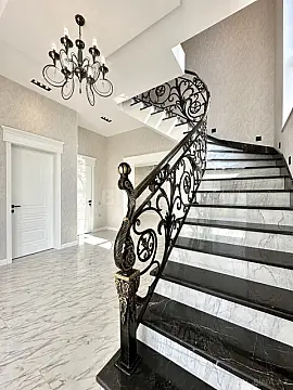 Satılır 5 otaqlı həyət evi 260 m²